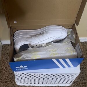 Adidas Brand new sneakers 👟 white with tag and box, size 8, color white.